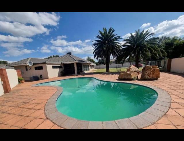 4 BEDROOM HOUSE FOR SALE IN VANDERBIJLPARK SW 5